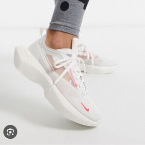 Nike Women’s Vista Lite